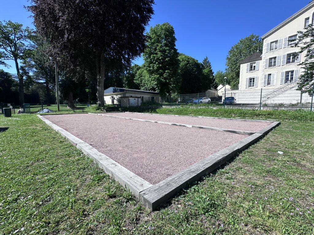 Terrain de pétanque dans le Square Sadia et Gérard Lepore