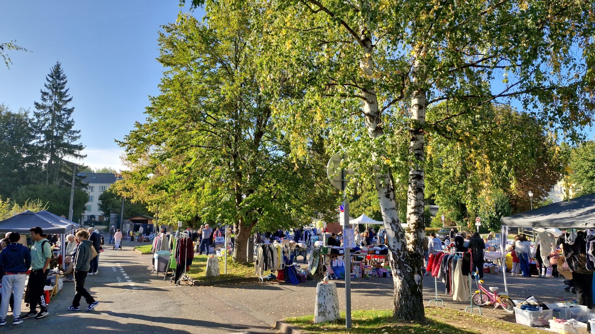 Stands sur la foire à tout